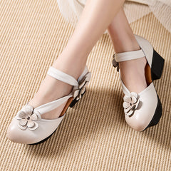 Socofy Handmade Retro Leather Pointed Toe Chunky Heel Sandals